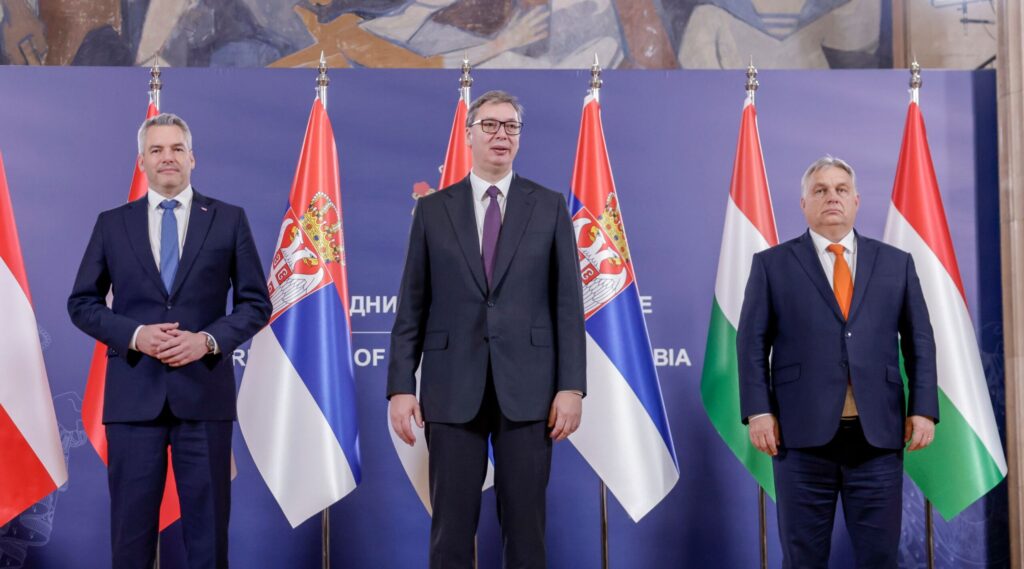 Bundeskanzler Karl Nehammer, serbischen Präsident Aleksandar Vucic, ungarischen Ministerpräsident Viktor Orban 